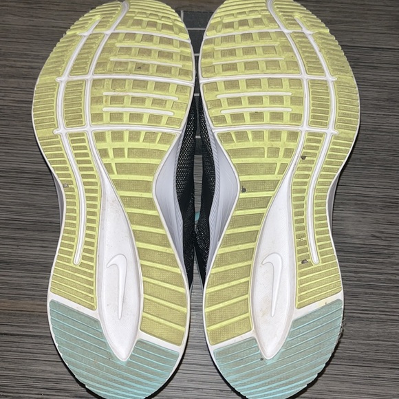 Nike Quest 3 Running Shoes - Picture 7 of 8